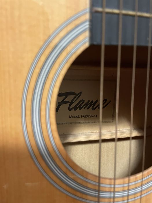 Vând chitară acustică Flame + husă Ibanez