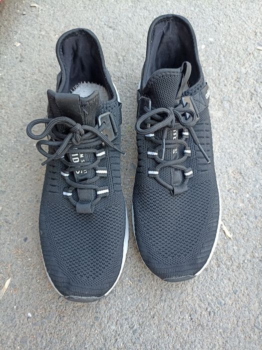 Продам кроссовки