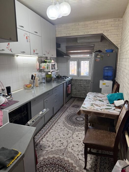 Срочно продается 4-х комнатная Авиасозлар 1 Базар Кадышева