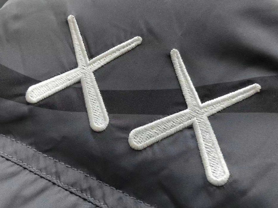 Geaca The North Face Kaws puffer noua