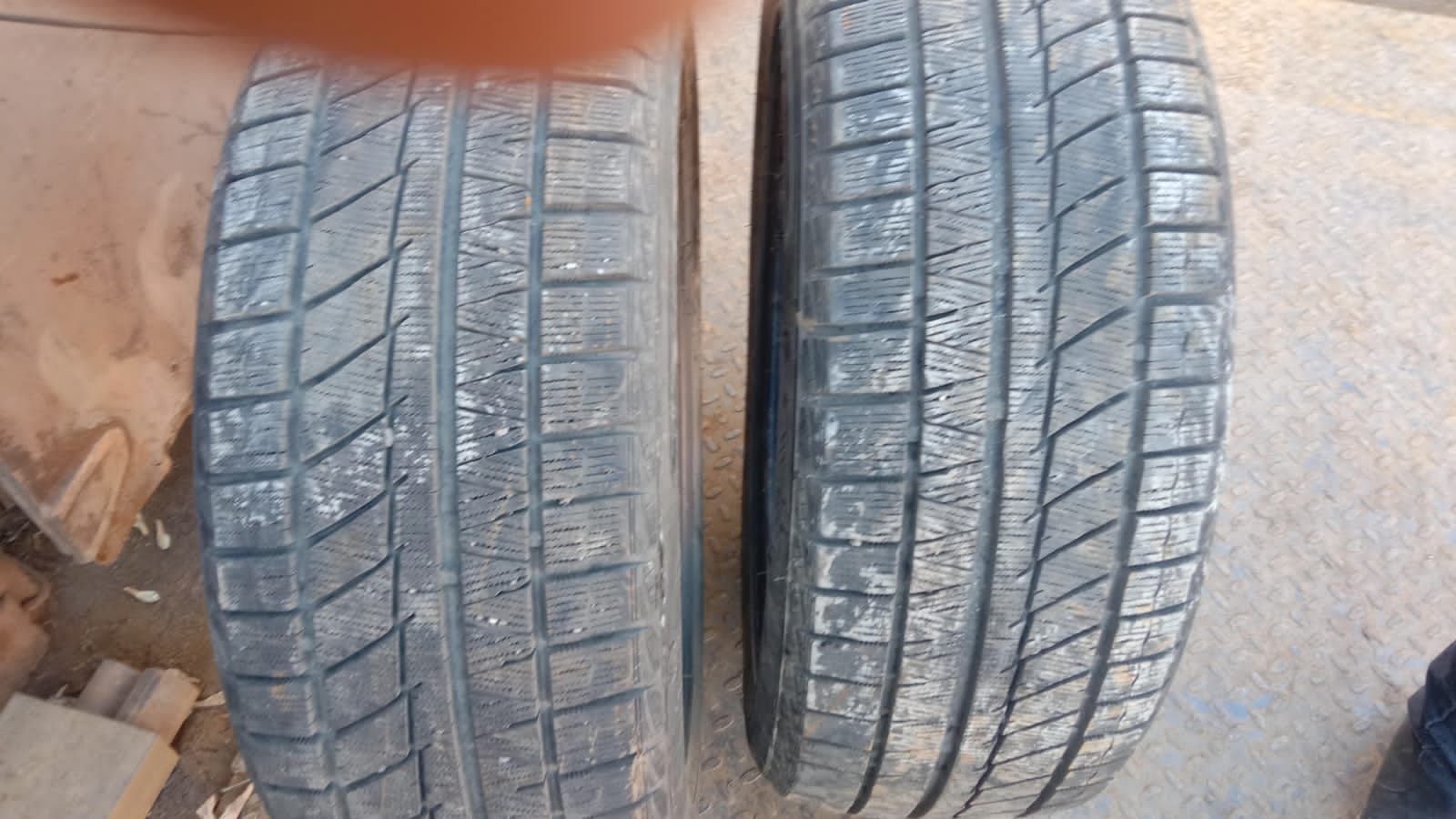 Продам резину 245/50 R20