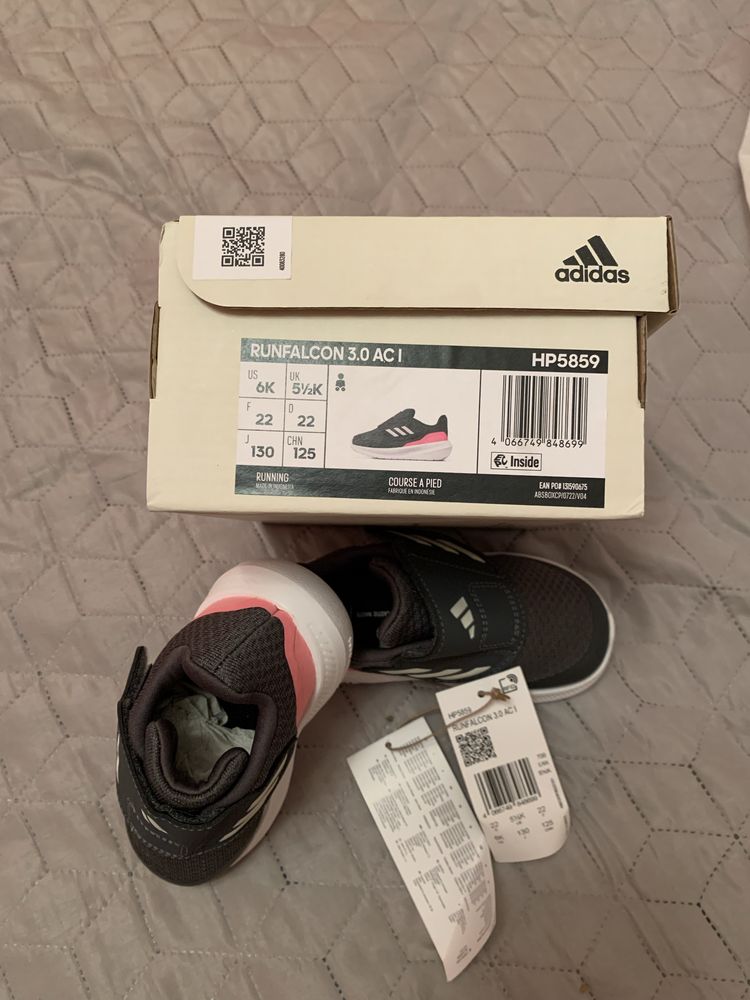 Детски обувки Adidas номер 22, нови