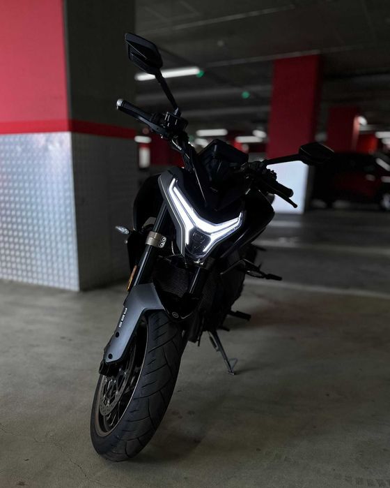 Motocicleta CFMOTO 800NK 2023 Advanced - 6700 km, stare excelentă