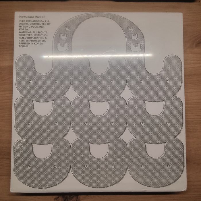 Newjeans - Get Up (Bunny Beach Bag Version - Minji)