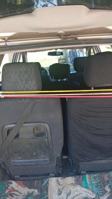 Vand Toyota avenisis cu radiatorul spart
