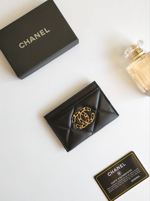 Портфейл Chanel.