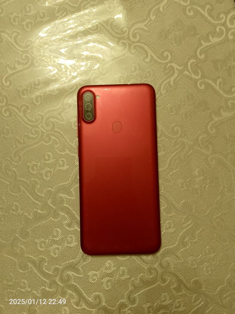 Samsung A11 sotiladi quti yaxshi holatda Qutida 32 GB Narxi kelishilad