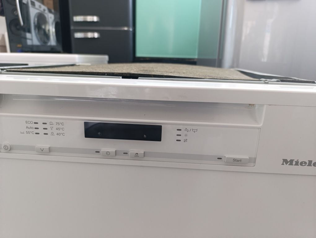 Съдомиялна Miele полу вграждане XXL 60см