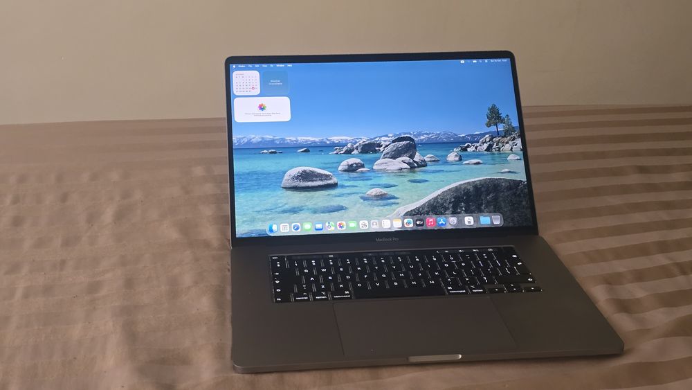Macbook Pro 16 2019 A2141 i9 2.3ghz 1TB 16GB RAM AMD Radeon Pro 5500M