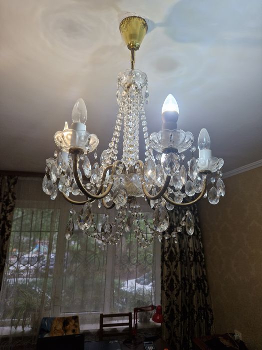 Продам люстру в хорошем состоянии