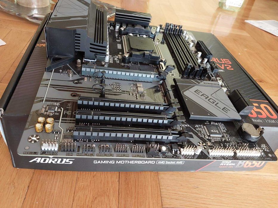 НОВ AMD Ryzen 5 9600X + Gigabyte B650 Eagle AX Wi-Fi