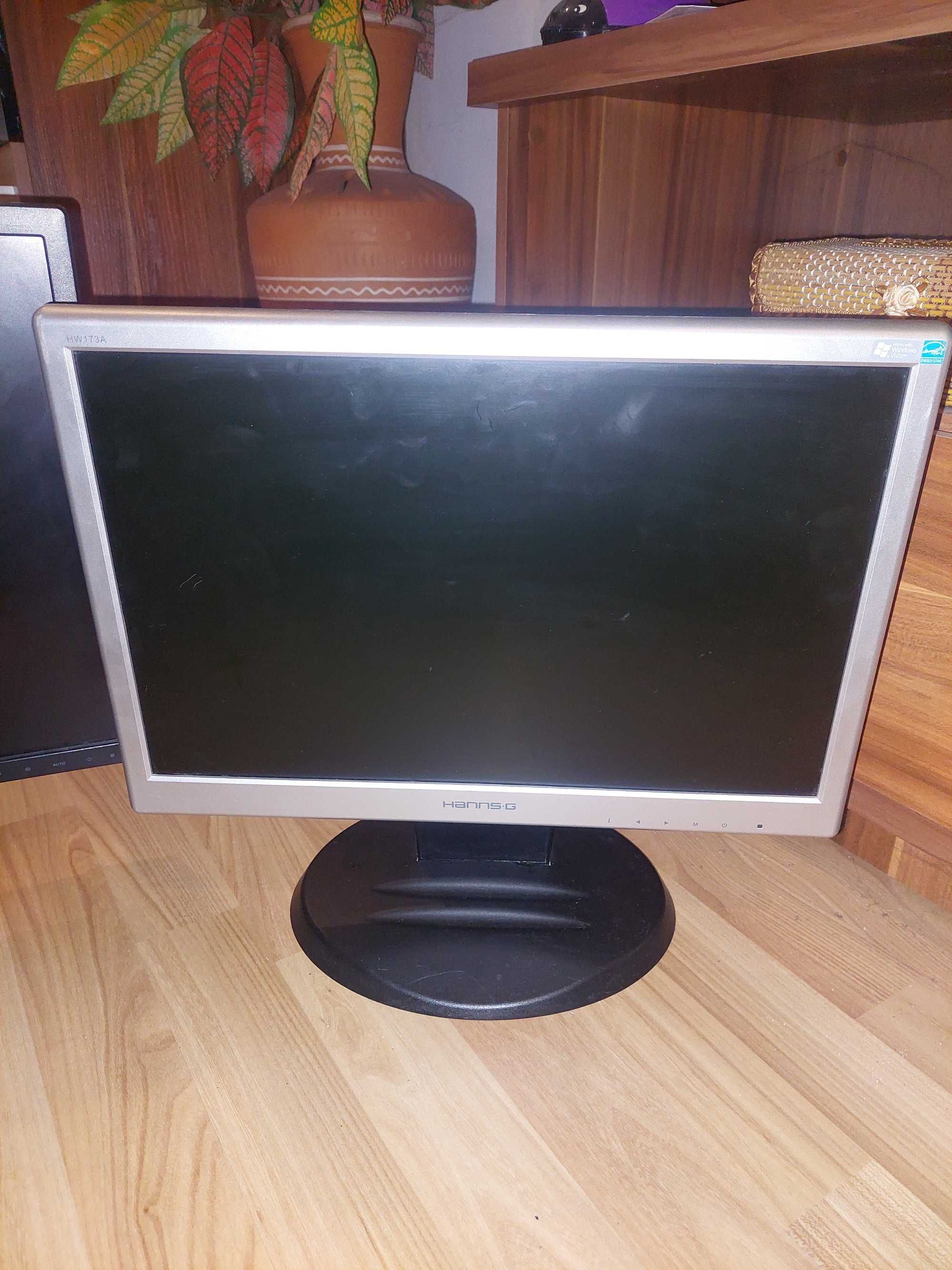 Два монитора samsung 943n и hanns-g hw173A