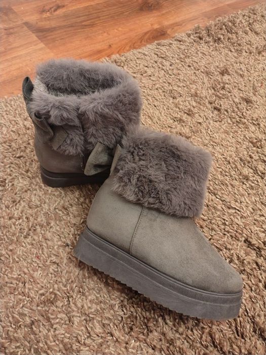 Ghete damă ,mărime 36 ,preț 100 Ron