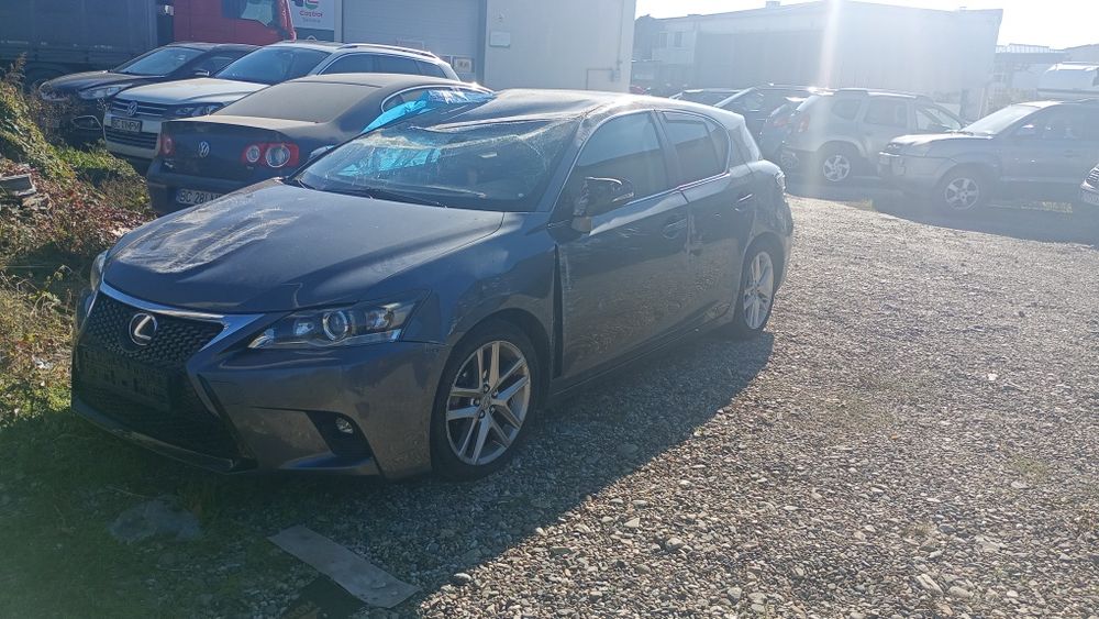 Vând Lexus CT 200h avariat