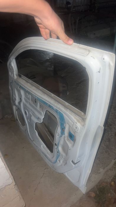 Cobilt eshik oldi o’ng taraf 1ta radnoy