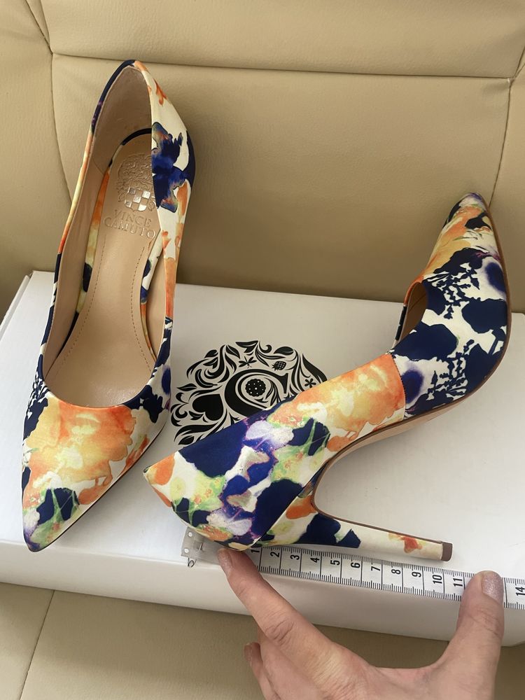 Pantofi Stiletto colorați Vince Camuto, ca noi, marime 36