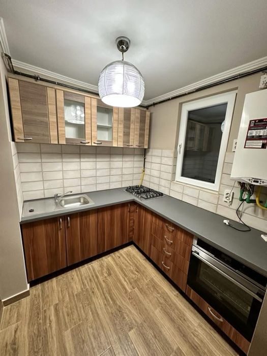 Ofer spre vanzare Apartament 3 Camere Etaj 1 Carpati limita