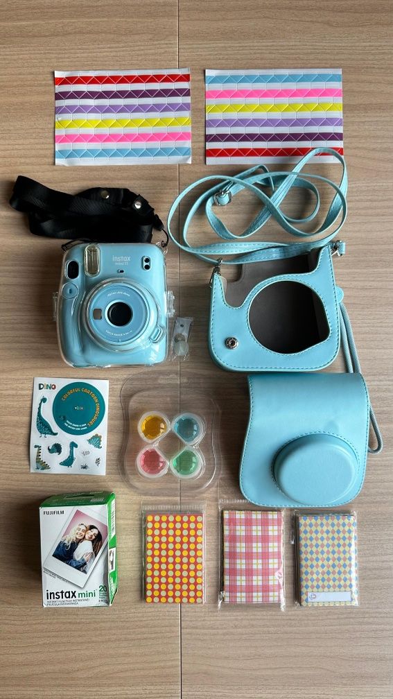 Продам Instax Mini 11, голубой — отличное состояние