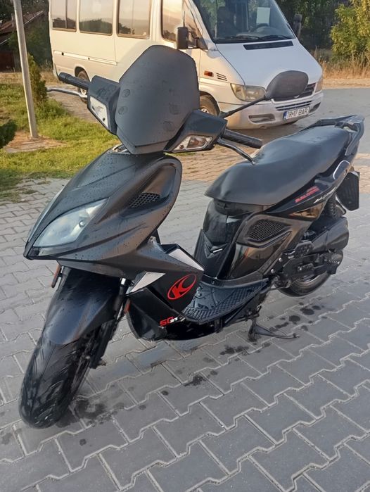 Vând scuter kimko 2 t 49cc