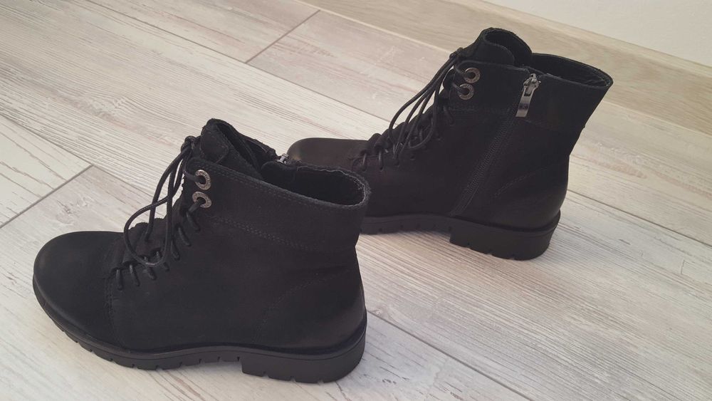 Черни дамски кожени боти Lasocki размер 38 от набук