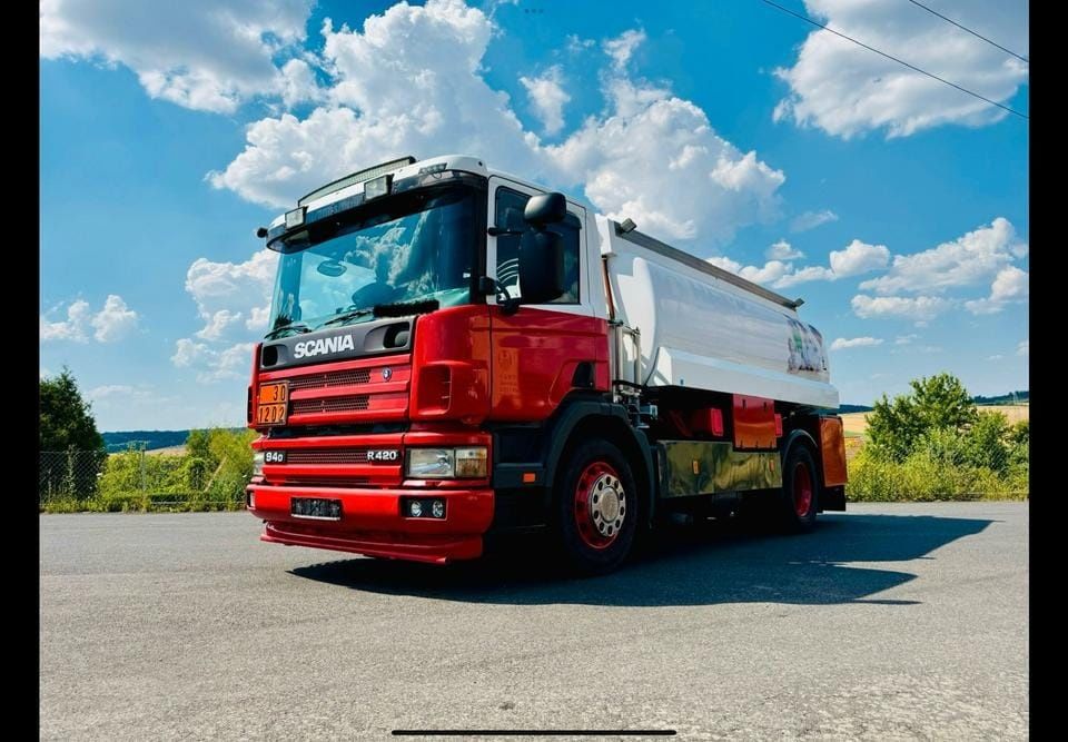 Autocisterna 9000  Litri  Pompa  2003 Stropitoare