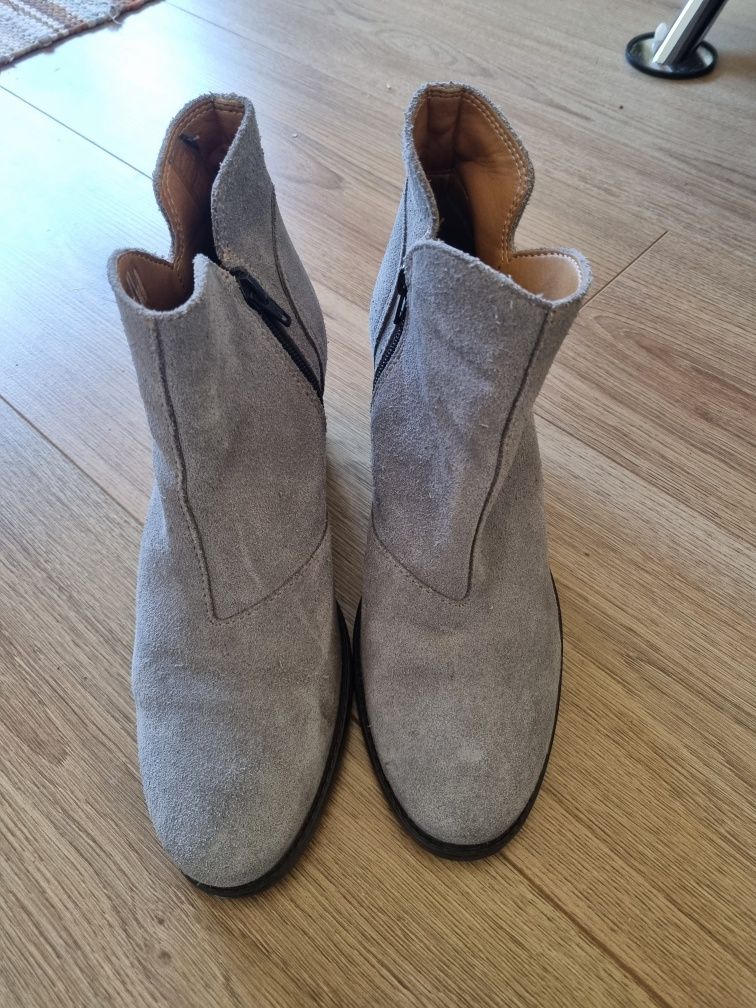 Botine piele întoarsă