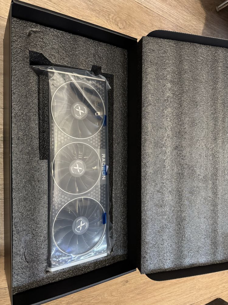 Продам видеокарту Radeon RX 6800TX