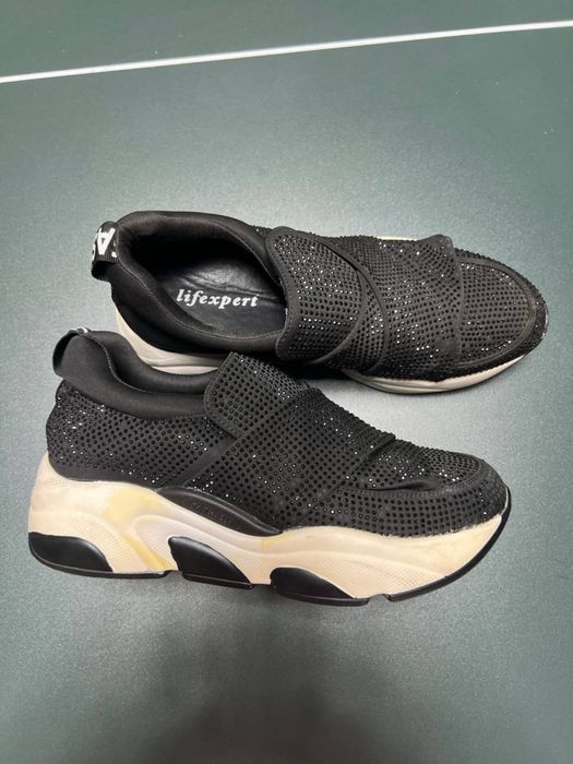 Продается детская шикарная обувь