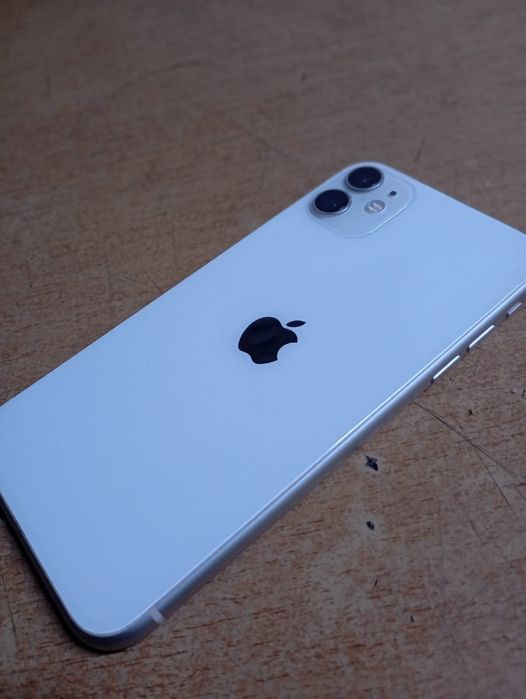 Продам 11 айфон 73 акб