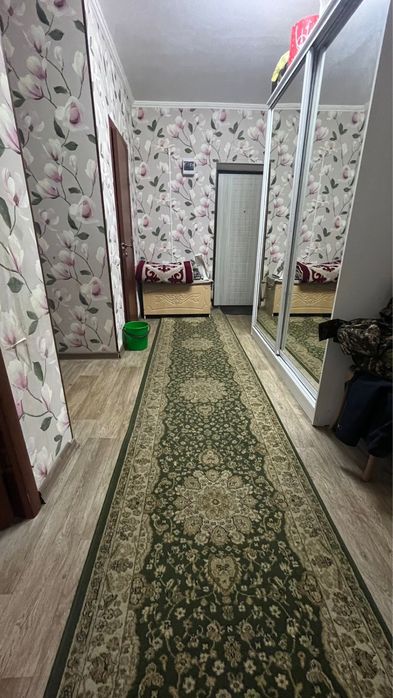 Продается белый шкаф купе.