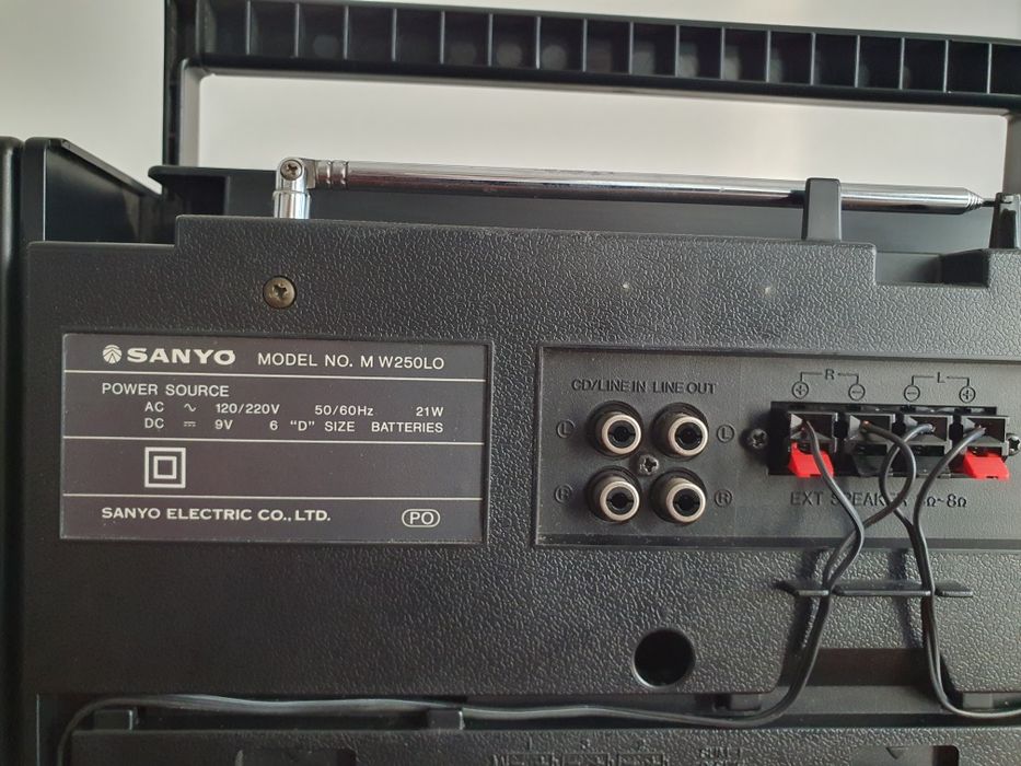 Radiocasetofon boombox retro Sanyo stare excelenta