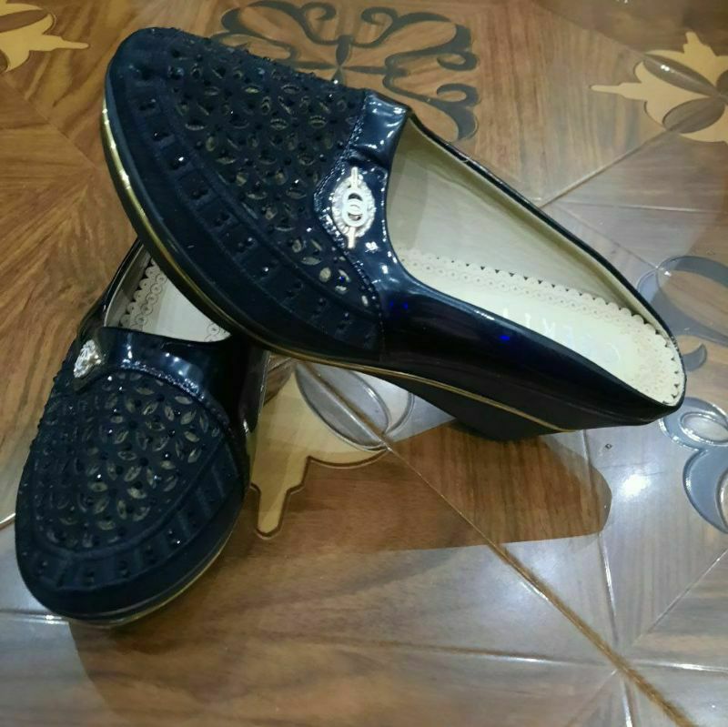 Продается новая обувь Пекин фабричная