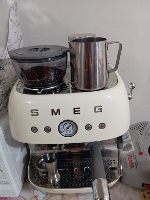 Продам кофе машину SMEG