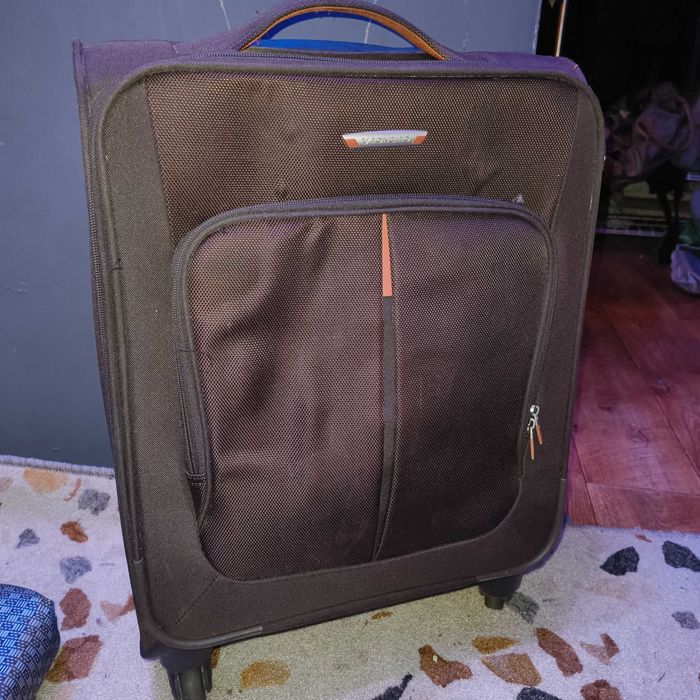 Чемодан небольшой
