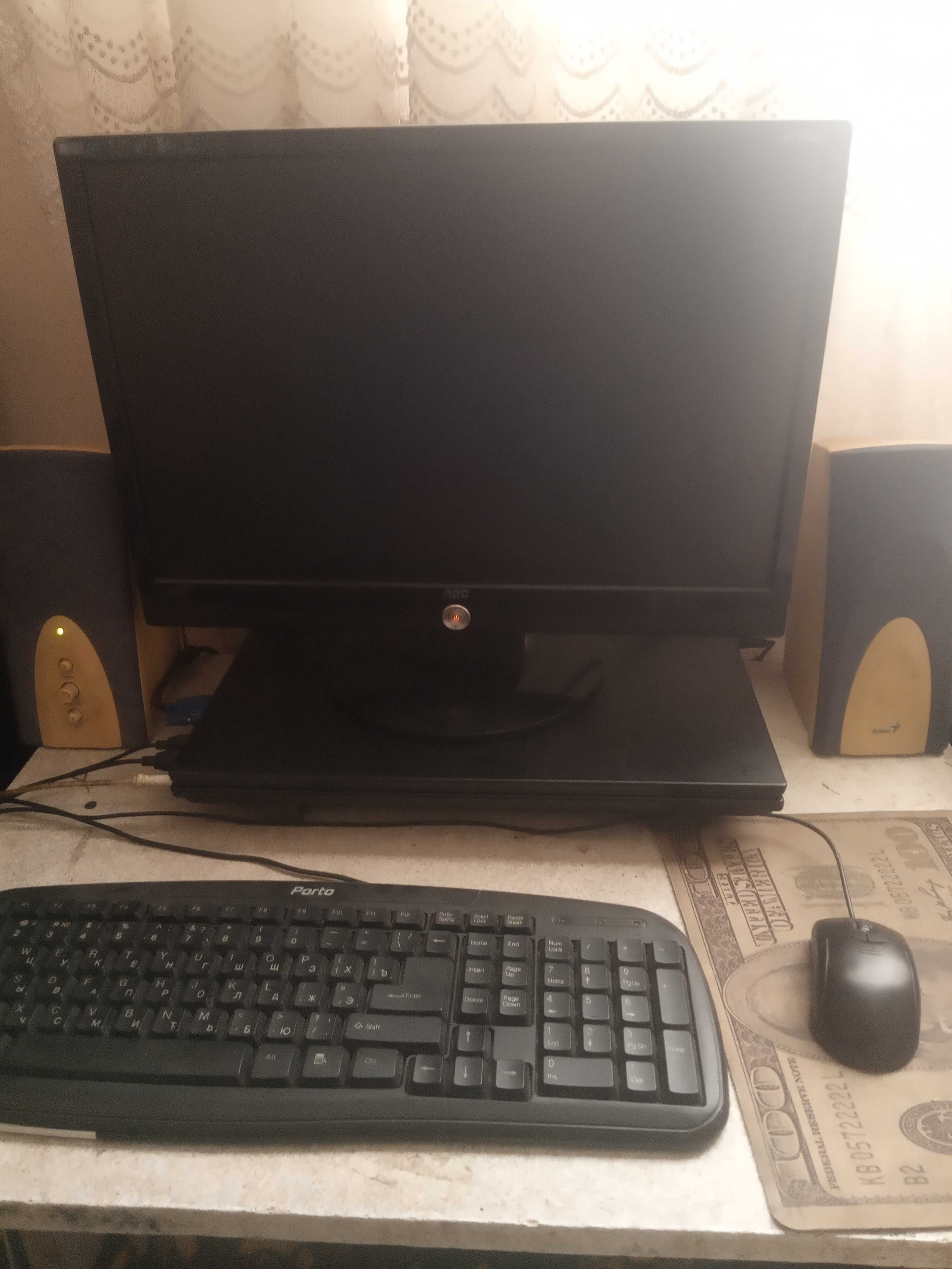 Noutbuk bilan monitor sotiladi