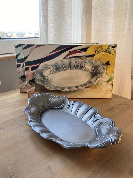 Комплект ретро метални чинии за сервиране на предястия