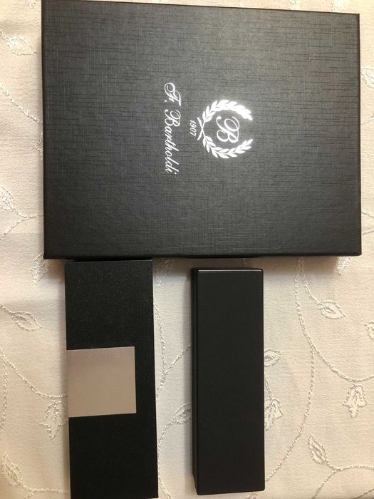 Бизнес аксесоари F. Bartholdi – бележник и химикалки в подаръчни кутии