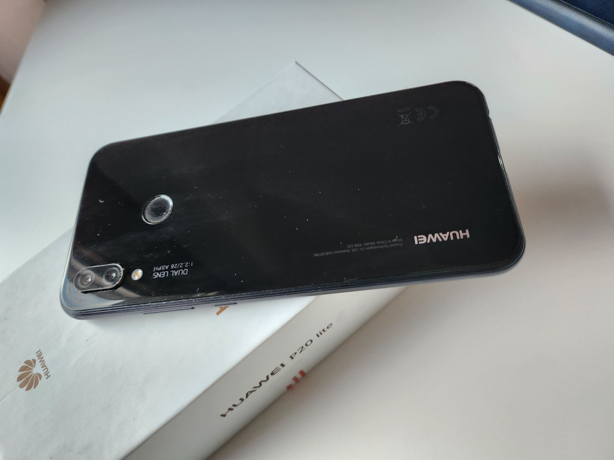 Телефон Huawei P20 Lite, 4gm ram, 64gb вътрешна памет