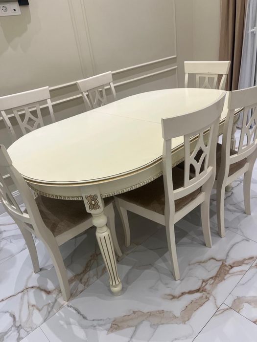 Стол со стульями