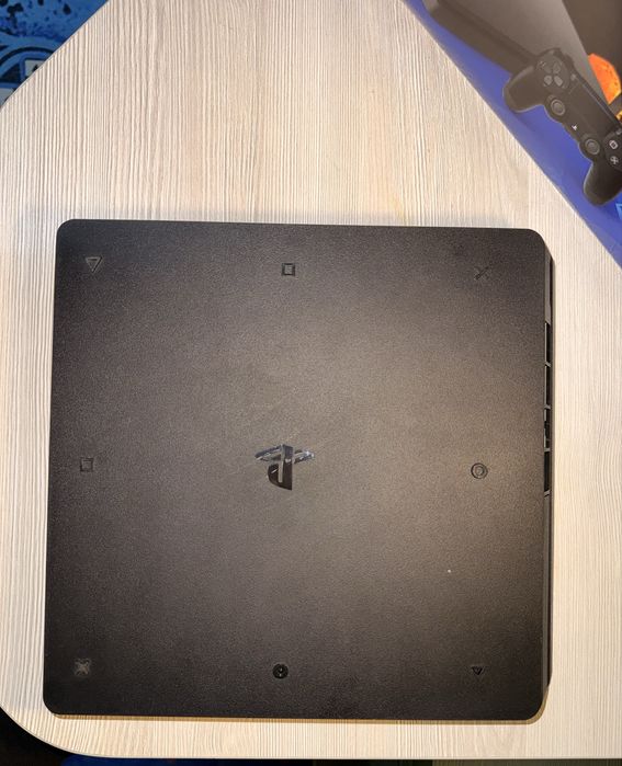 Vând PS 4 ediția cu ,,Call of duty black ops IV”,joc si manetă incluse