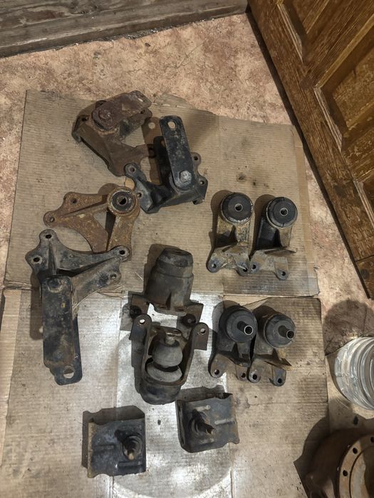 Продам кронштейны рамы газель