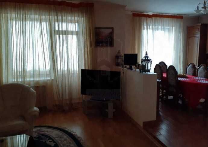 Дава се под наем Тристаен апартамент в Пловдив, Съдийски - 88 кв.м за 443.7 € - Снимка #1