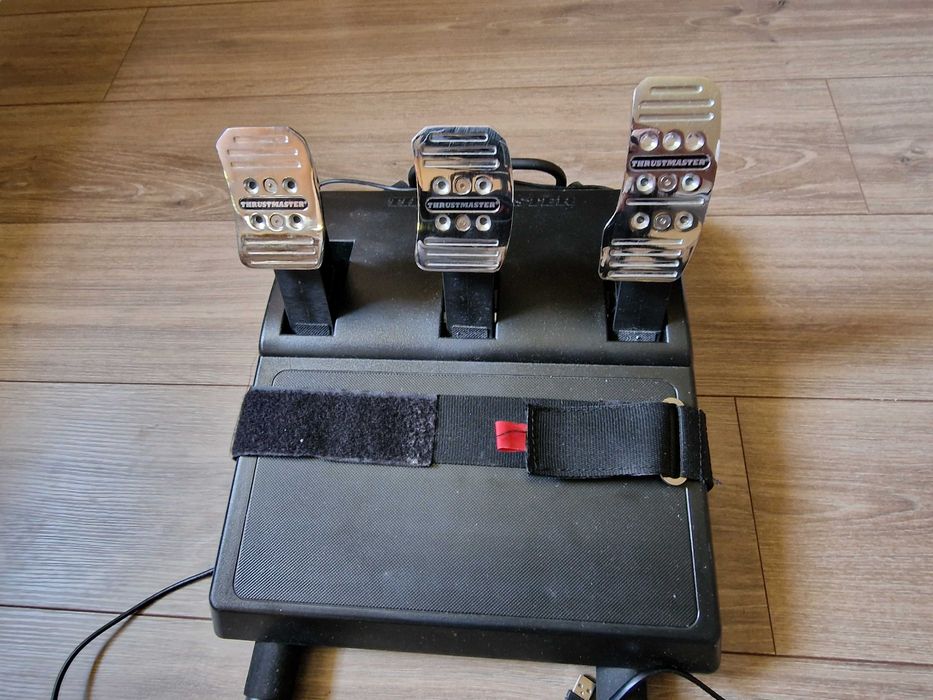 Волан с педали Thrustmaster T150 Pro
