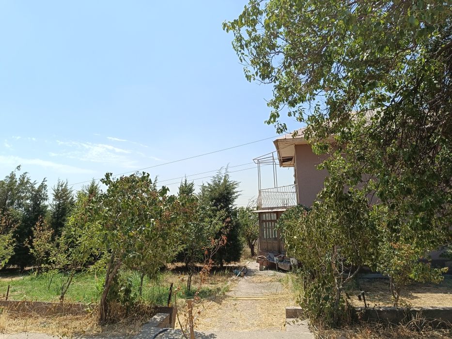 Продается дача на поселок Майский Кибрай 25 минут езды от Ташкент