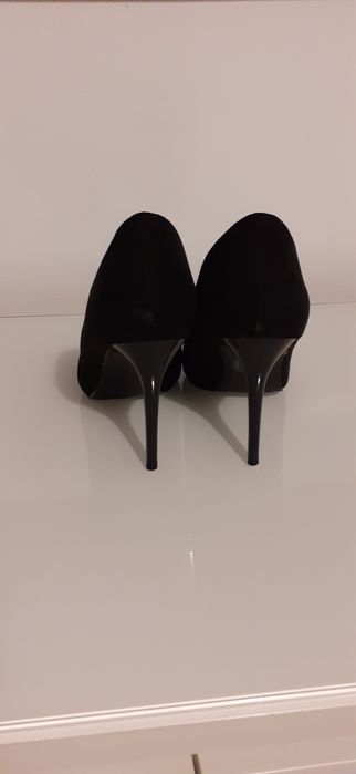 Vand rochii si pantofi