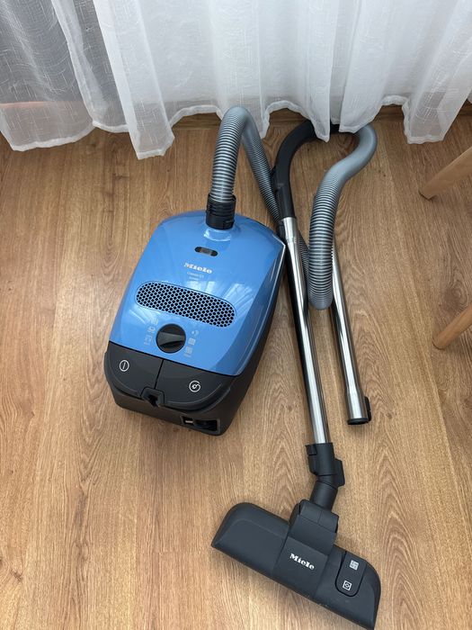 Продавам прахосмукачка Miele Classic C1 Junior – 350 лв