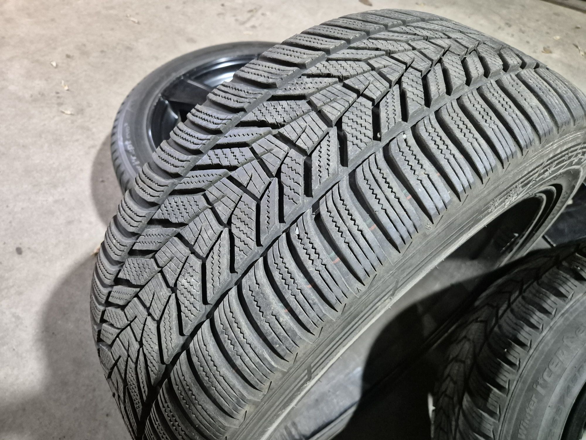 4бр. 255/45/18 гуми Hankook Winter icept evo3 зимни