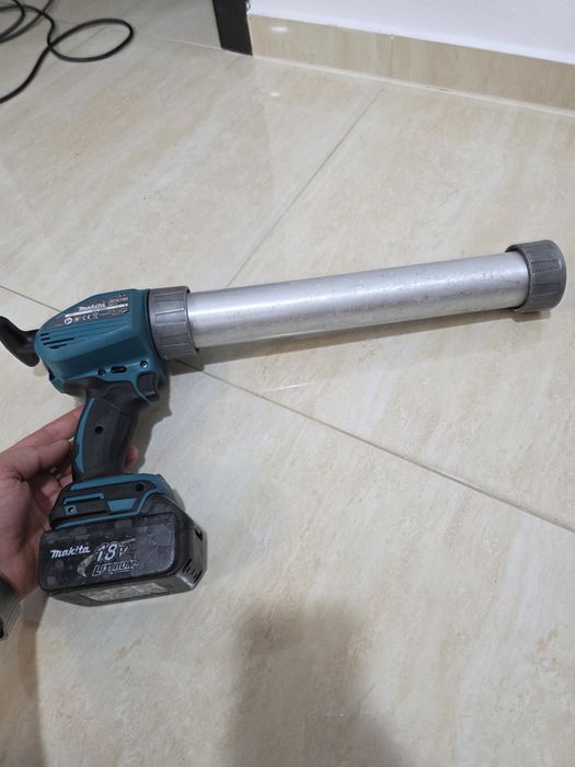 Pistol de silicon Makita DCG 180