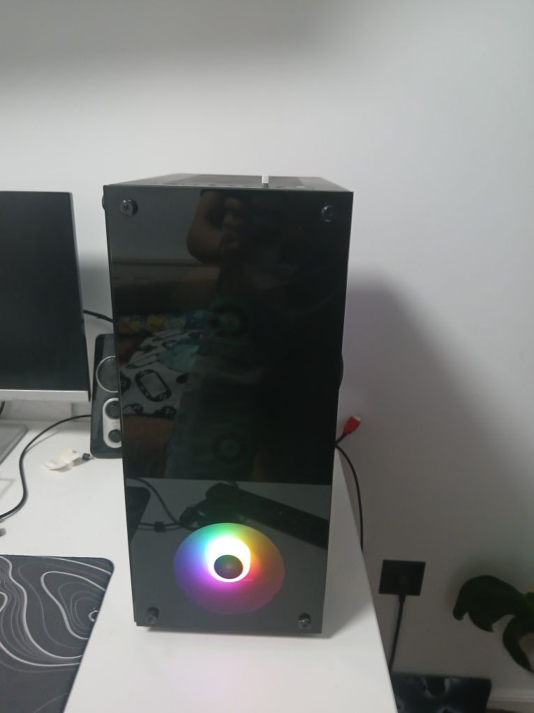 PC, с i5 6600к, rx580 8 gb, водно охлаждане и 32 gb DDR4