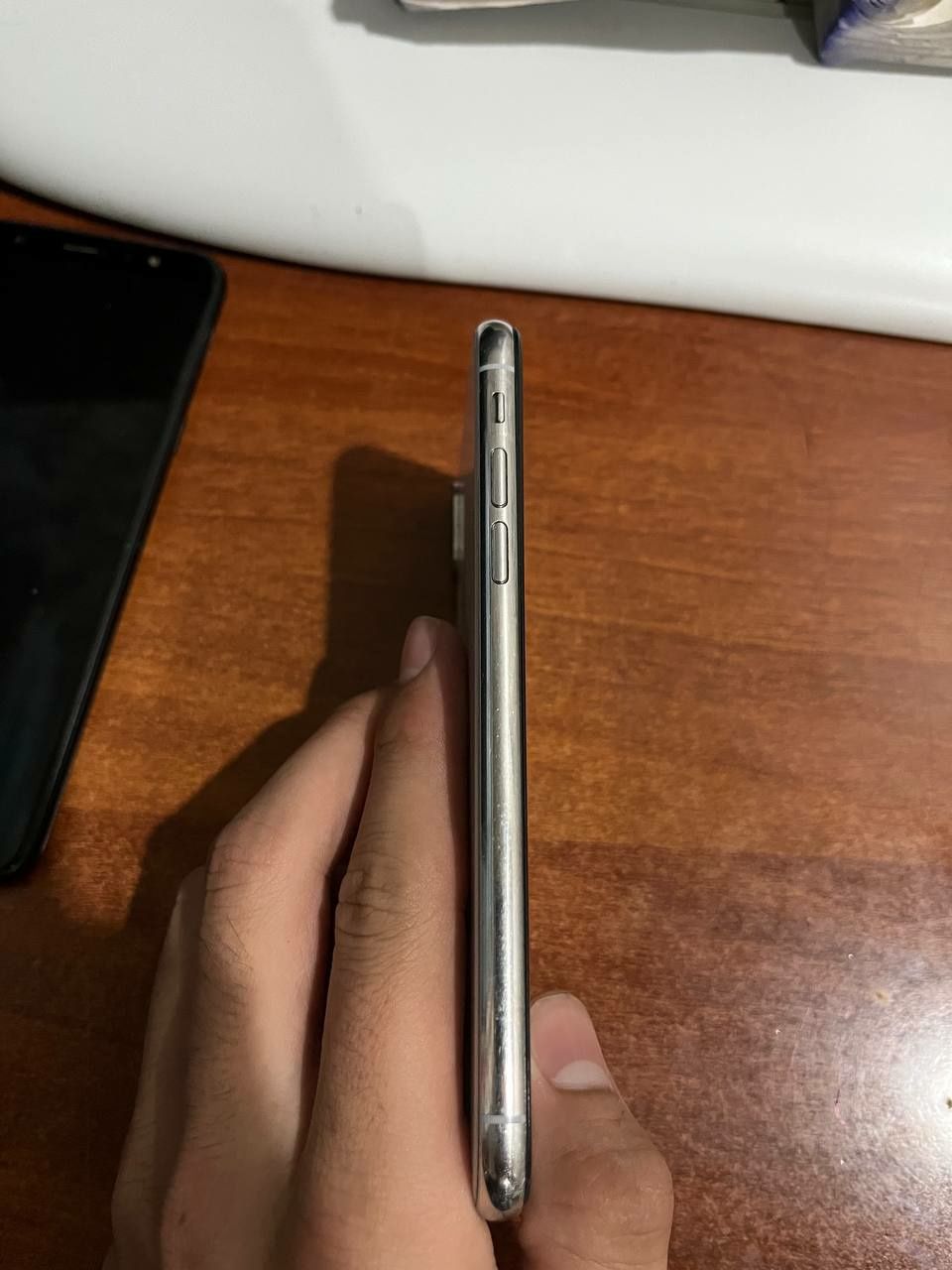 Iphone x 2 ta chexoli bilan